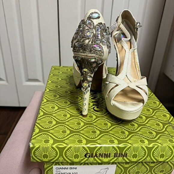 Gianni Bini White Geneva Heels US 7.5 - Picture 2 of 8